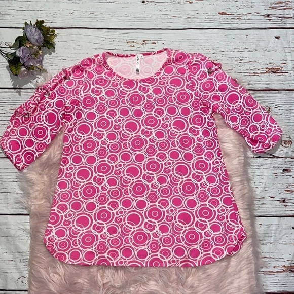 Lulu B Barbie Pink Circle Geometric Patterned Lace Up 3/4 Sleeve Top - Picture 1 of 10